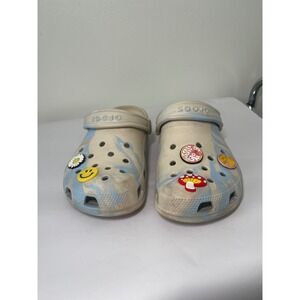 Crocs Classic Clog‎ Sandals Beige Blue Tie Dye Jibbitz Charms Shoes Size 8